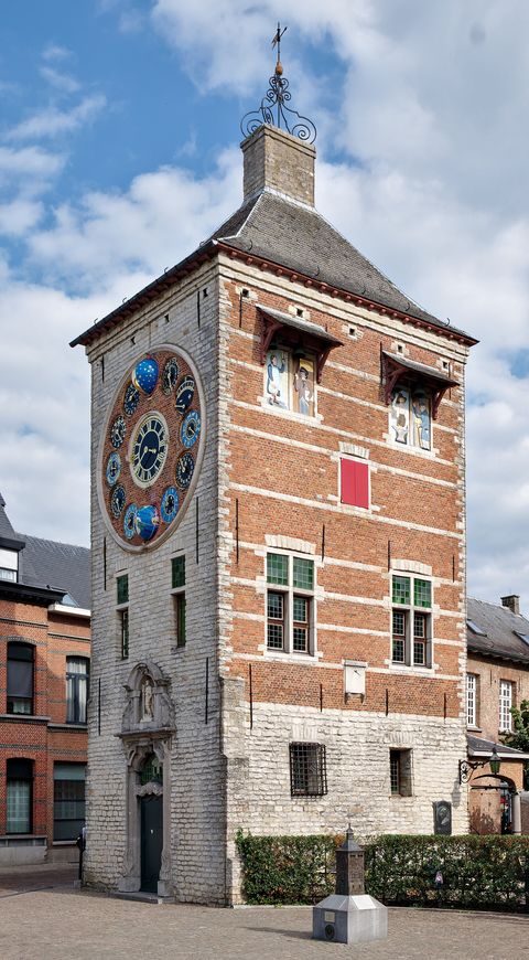 De Zimmertoren in Lier met zijn grote wijzerplaat